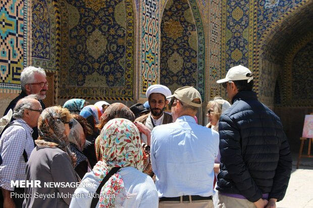 Tourists receive warm welcome during 12th Shia Imam birth anniv. celebrations