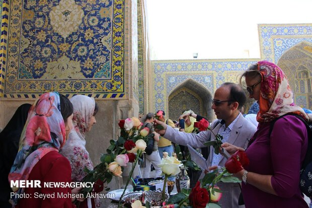 Tourists receive warm welcome during 12th Shia Imam birth anniv. celebrations