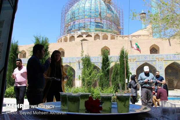 Tourists receive warm welcome during 12th Shia Imam birth anniv. celebrations