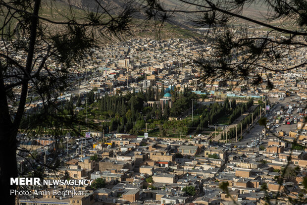 Iranians commemorate National Day of Sa’di of Shiraz