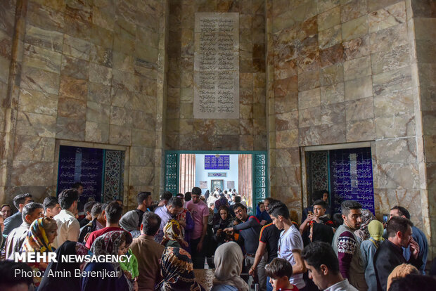 Iranians commemorate National Day of Sa’di of Shiraz