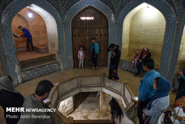 Iranians commemorate National Day of Sa’di of Shiraz