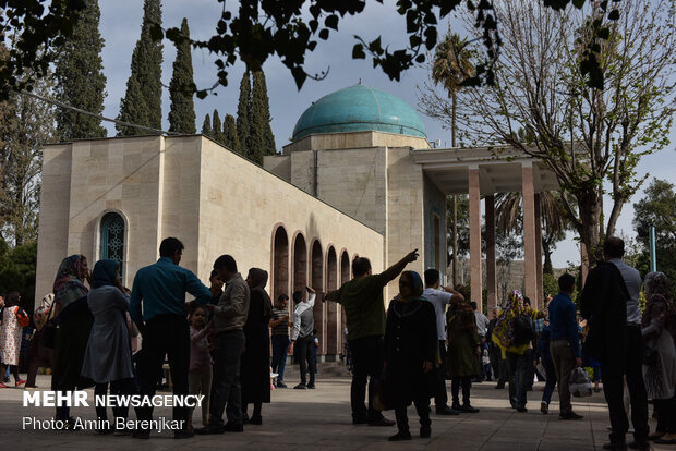 Iranians commemorate National Day of Sa’di of Shiraz