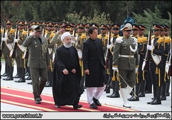 Rouhani officially welcomes Pakistan PM