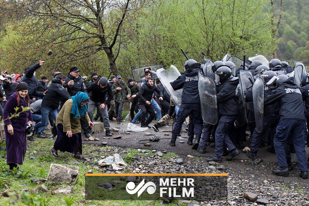 درگیری شدید میان مردم و پلیس در گرجستان