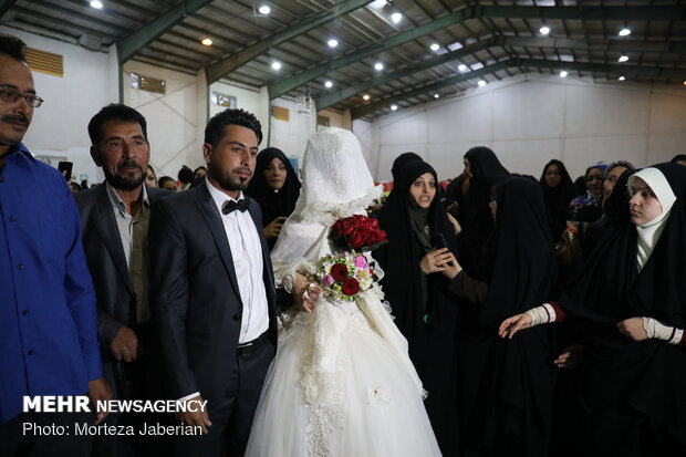 Marriage ceremony of flood-stricken couple in Khuzestan prov.