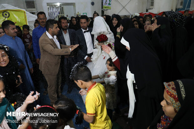 جشن ازدواج زوج سیل زده خوزستانی