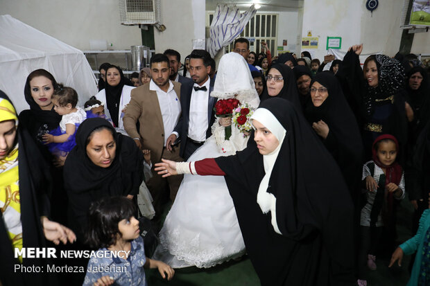 Marriage ceremony of flood-stricken couple in Khuzestan prov.