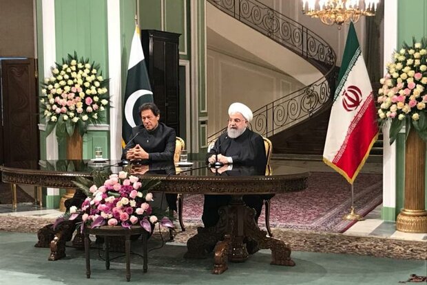 روحاني: سيتم تشكيل قوة تدخل سريع مشتركة ايرانية باكستانية