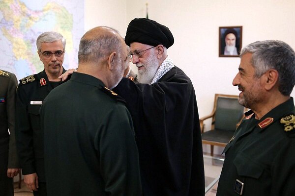 قائد الثورة الإسلامية يمنح رتبة لواء الى القائد الجديد للحرس الثوري