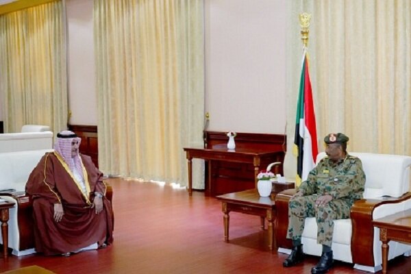وزیر خارجه بحرین با رئیس شورای نظامی سودان دیدار کرد