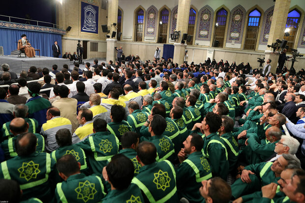 Laborers meet Ayatollah Khamenei ahead of Labor Day