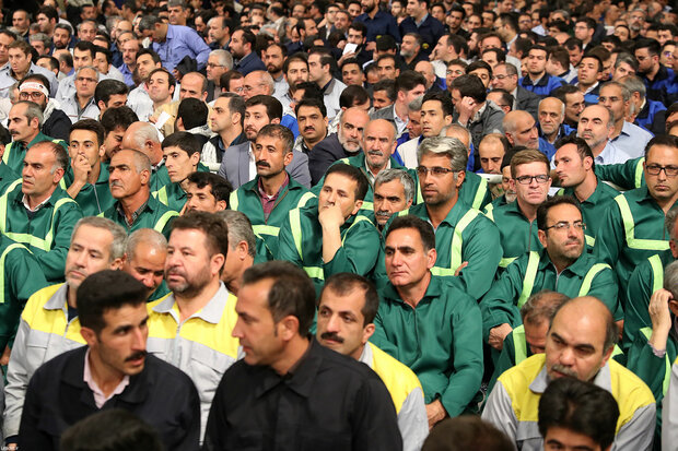 Laborers meet Ayatollah Khamenei ahead of Labor Day