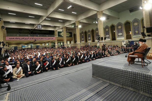 Laborers meet Ayatollah Khamenei ahead of Labor Day