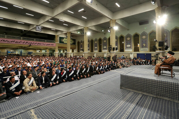 Laborers meet Ayatollah Khamenei ahead of Labor Day