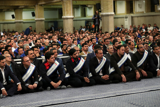 Laborers meet Ayatollah Khamenei ahead of Labor Day