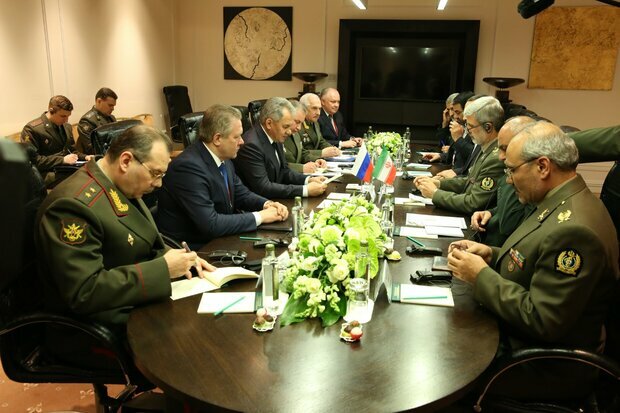 ایران اور روس کے وزراء دفاع کی ملاقات/ باہمی تعاون جاری رکھنے پر تاکید ایران اور روس کے وزراء دفاع کی ملاقات/ باہمی تعاون جاری رکھنے پر تاکید
