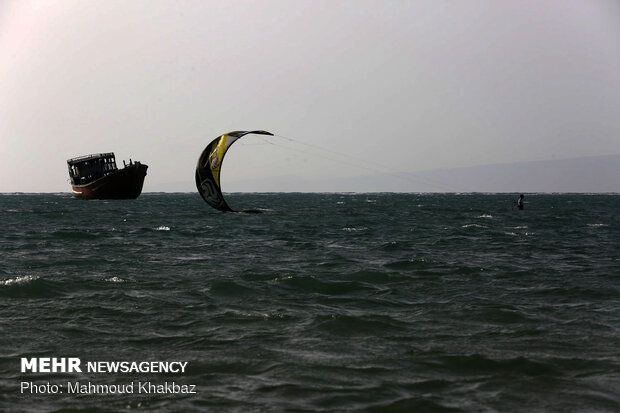 Kish island hosts nationwide kiteboarding c’ship competitions
