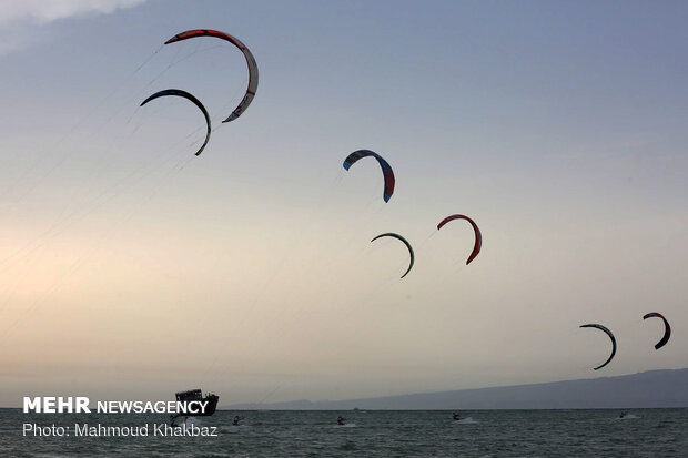 Kish island hosts nationwide kiteboarding c’ship competitions