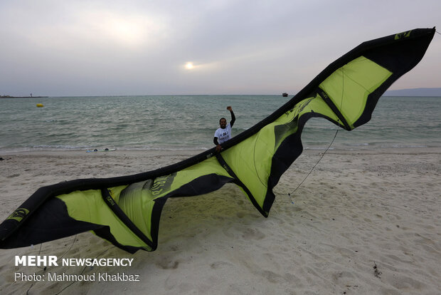 Kish island hosts nationwide kiteboarding c’ship competitions