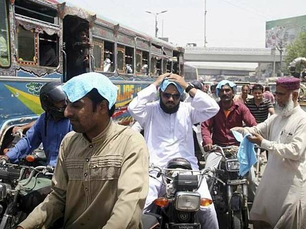 بھارت میں گرمی کی شدت سے ہلاکتوں کی تعداد 160 تک پہنچ گئی بھارت میں گرمی کی شدت سے ہلاکتوں کی تعداد 160 تک پہنچ گئی
