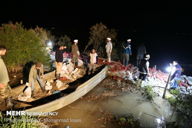 سقر یلقی گاؤں کے باشندوں نے گاؤں کو سیلاب سے بچا لیا