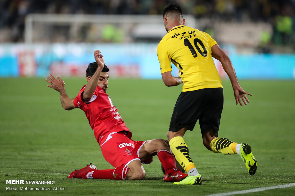 Sepahan beat Persepolis to move close to IPL title [VIDEO