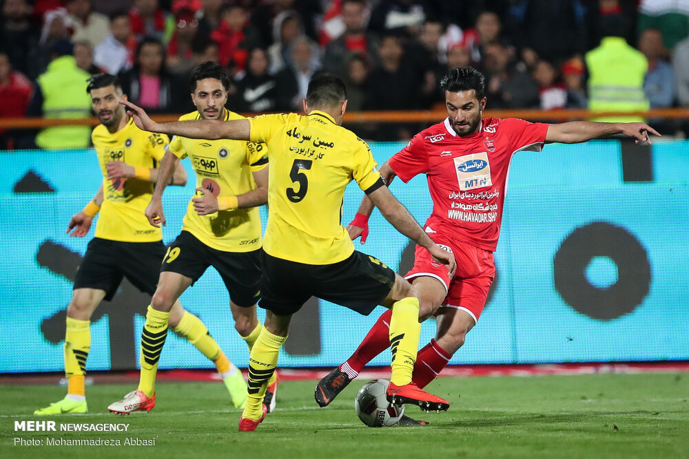 Sepahan beat Persepolis to move close to IPL title [VIDEO