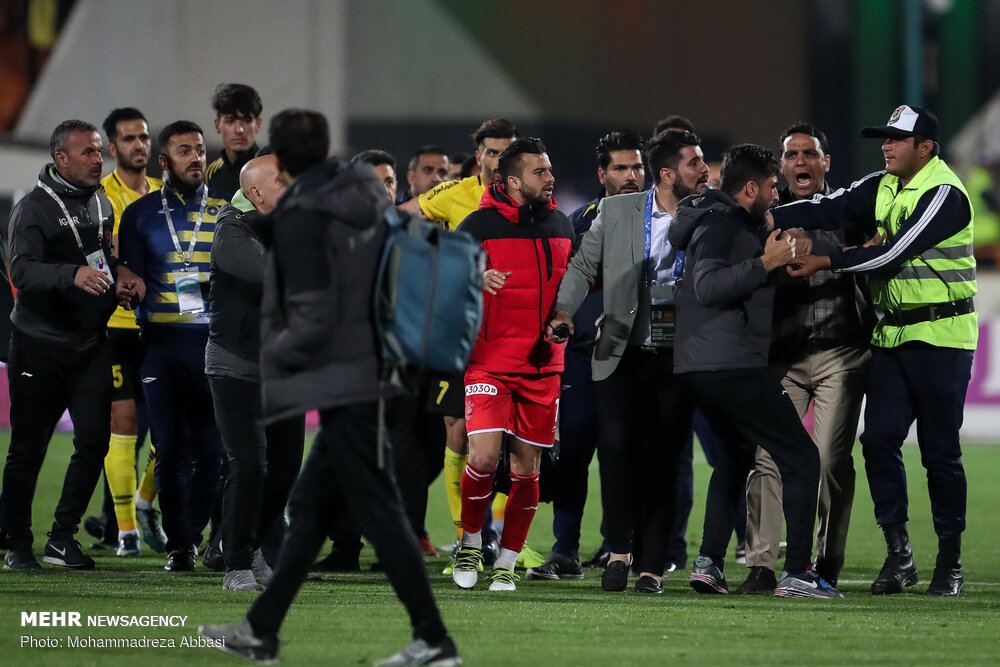 Sepahan beat Persepolis to move close to IPL title [VIDEO