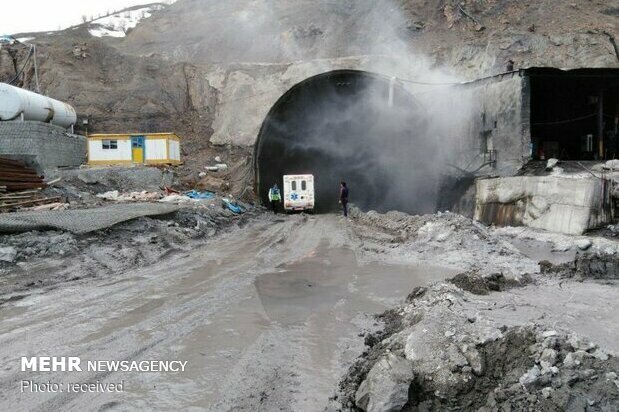 بروز حادثه در عمق ۴۵۰۰ متری تونل البرز/ کارگران غیربومی هستند 