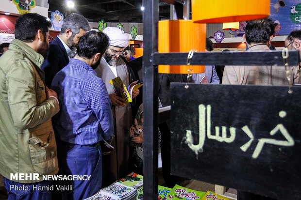 بازدید رئیس سازمان تبلیغات اسلامی از نمایشگاه بین المللی کتاب