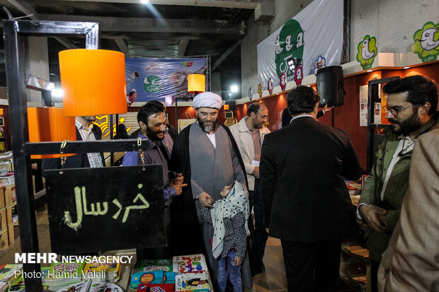 بازدید رئیس سازمان تبلیغات اسلامی از نمایشگاه بین المللی کتاب
