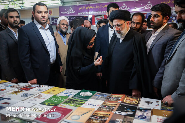 Judiciary chief visits 32nd Tehran Intl. Book Fair