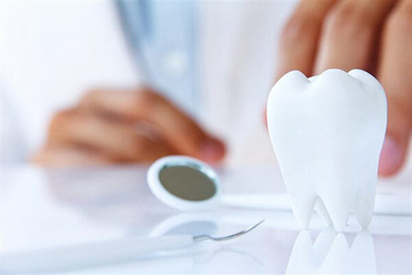 استفاده از نخ دندان و مسواک به پیشگیری از کووید۱۹ شدید کمک می کند