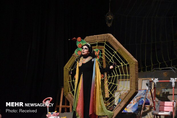 'Miss Moth' musical on stage in Tehran