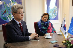 WFP Representative in Iran Negar Gerami (R), and Ambassador of the Republic of Korea to Iran, Ryu Jeong-Hyun