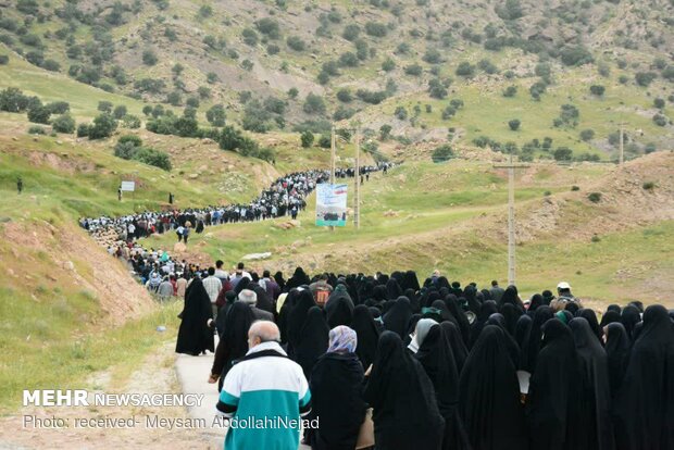 مسيرة "رهيان نور" في أعلى مرتفعات مدينة "سربل ذهاب"