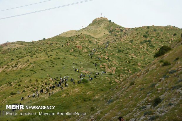 مسيرة "رهيان نور" في أعلى مرتفعات مدينة "سربل ذهاب"