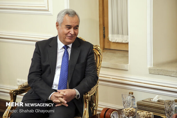 Tajikistan's new amb. submits credentials to FM Zarif