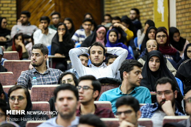 نشست نقد و بررسی برنامه «عصر جدید» در دانشکده علوم اجتماعی دانشگاه تهران
