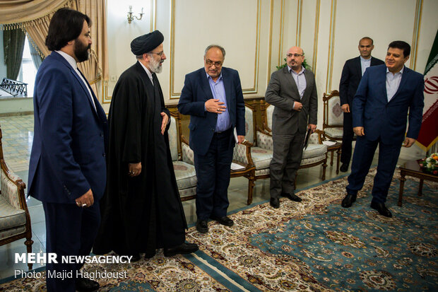 Suriye'nin Tahran Büyükelçisi, Ayetullah Reisi'yle görüştü