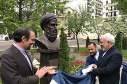 Zarif unveils busts of 4 Persian poets in Moscow