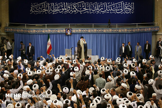 Seminary students meet with Ayat. Khamenei