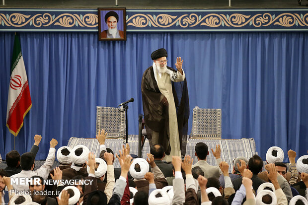 Seminary students meet with Ayat. Khamenei
