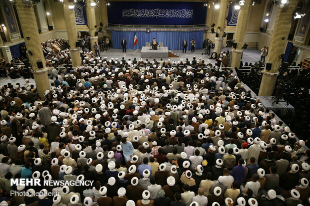 Seminary students meet with Ayat. Khamenei