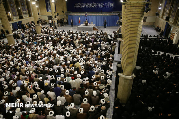 Seminary students meet with Ayat. Khamenei