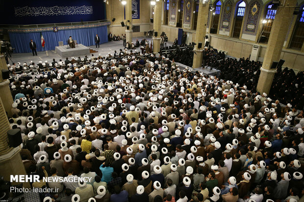 Seminary students meet with Ayat. Khamenei