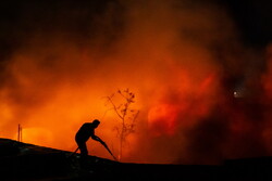 عمليات إطفاء الحريق في سوق تبريز المسقوف /صور