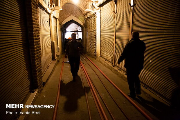 Roofed bazaar in Tabriz on fire 