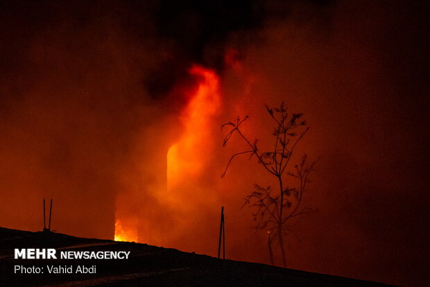 Roofed bazaar in Tabriz on fire 